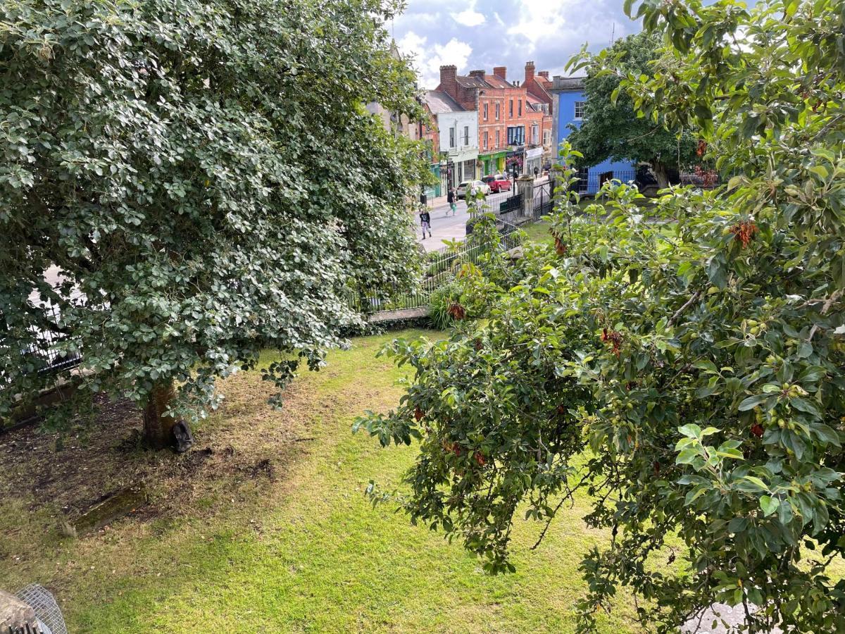 In The Heart Of Glastonbury Bagian luar foto